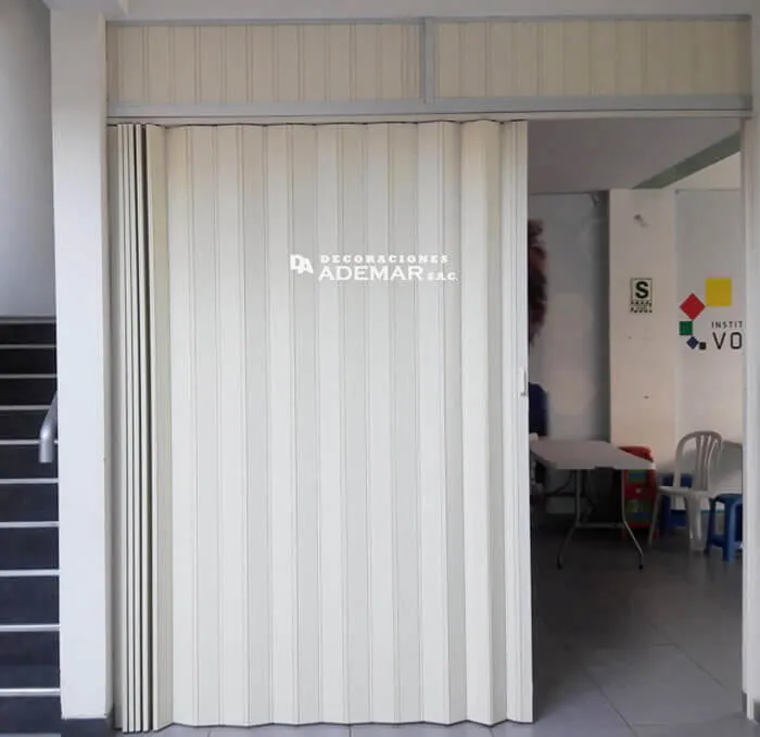 puerta plegable para separación de oficinas